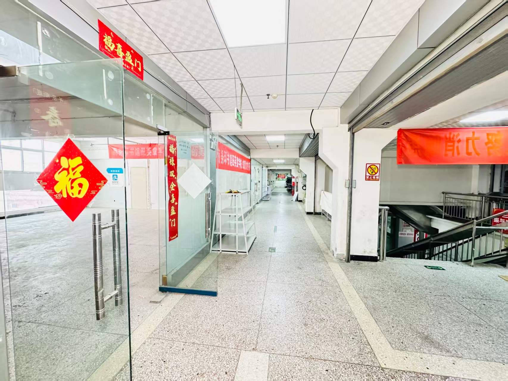开元八号灵活办公空间，满足企业不同发展阶段需求 ✨ 商业配套完善，助力企业快速成长 ✨ AI产业资源链接，共建创新生态 ✨ 办公、展示、运营一体化空间  现在入驻，抢占AI产业发展新赛道！_COPY