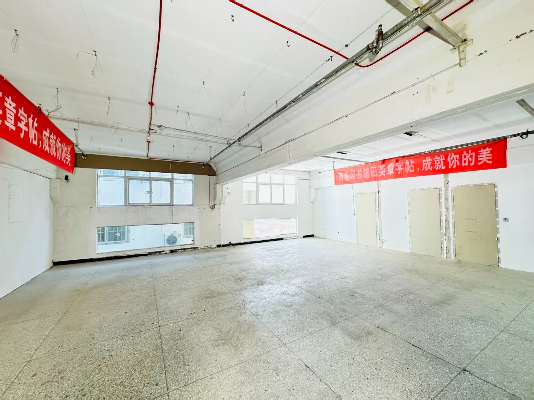 开元八号重点吸引人工智能应用、数字经济、电商直播、智能制造服务、软件开发、科技创新企业及创业团队入驻